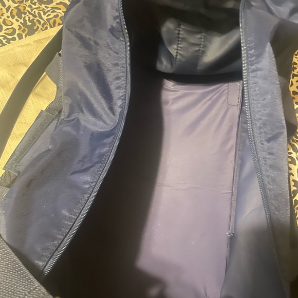 Adidas large duffle bag blue and red arm strap, hand carry, all zippers work! - Picture 6 of 6